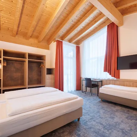 Hotel Alpenland 4*
